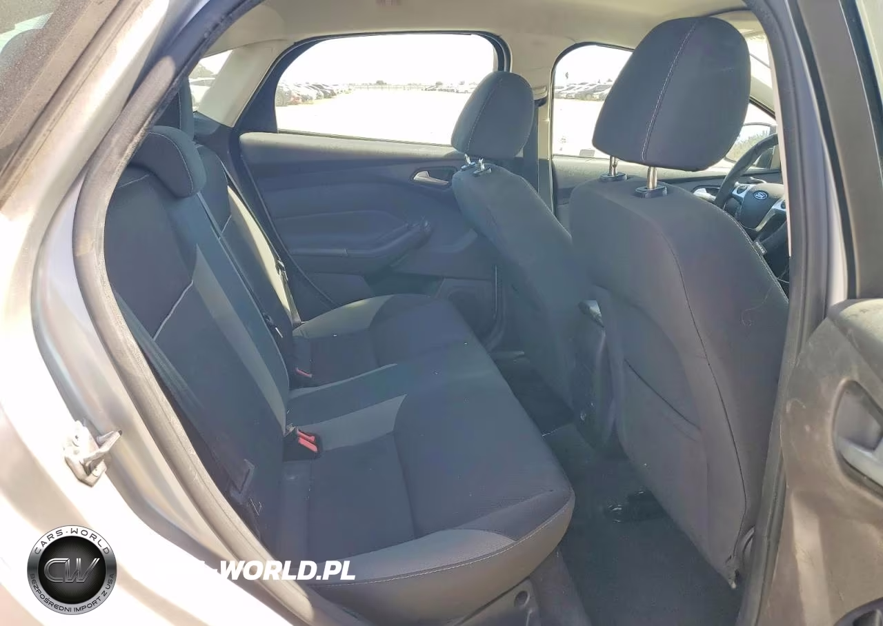 2014 Ford Focus Se VIN:1FADP3F25EL327500 - 10