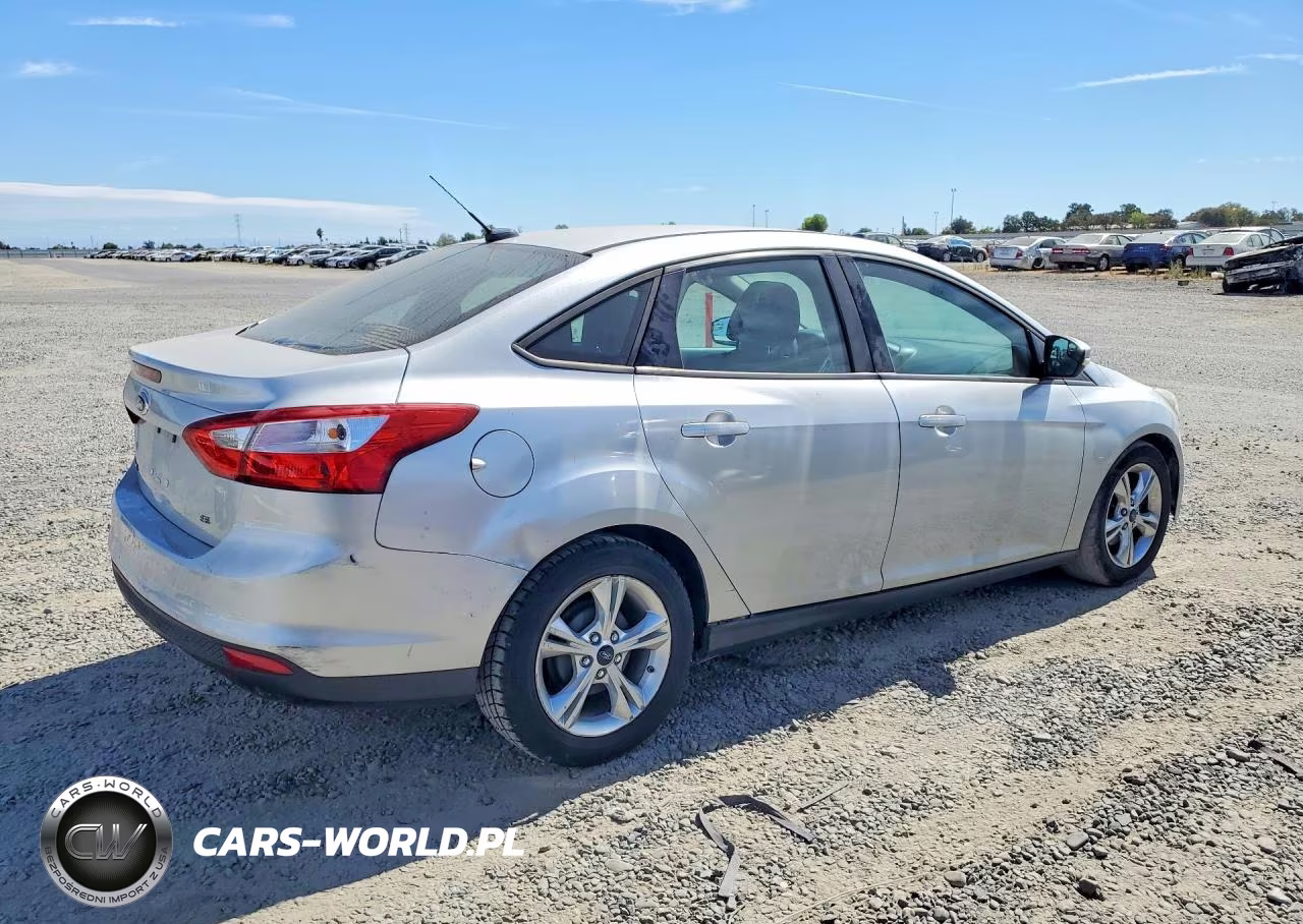 2014 Ford Focus Se VIN:1FADP3F25EL327500 - 3