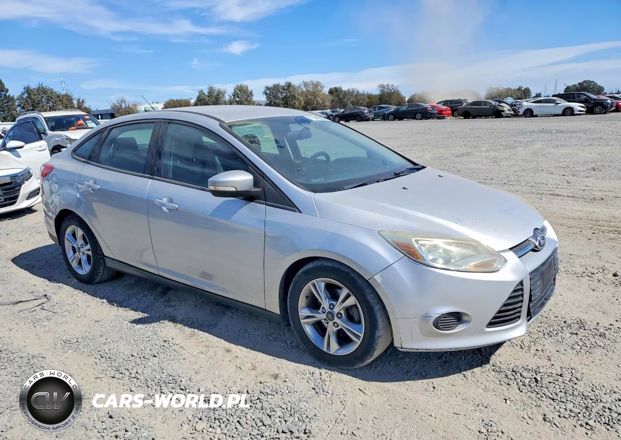 2014 Ford Focus Se VIN:1FADP3F25EL327500 - 4