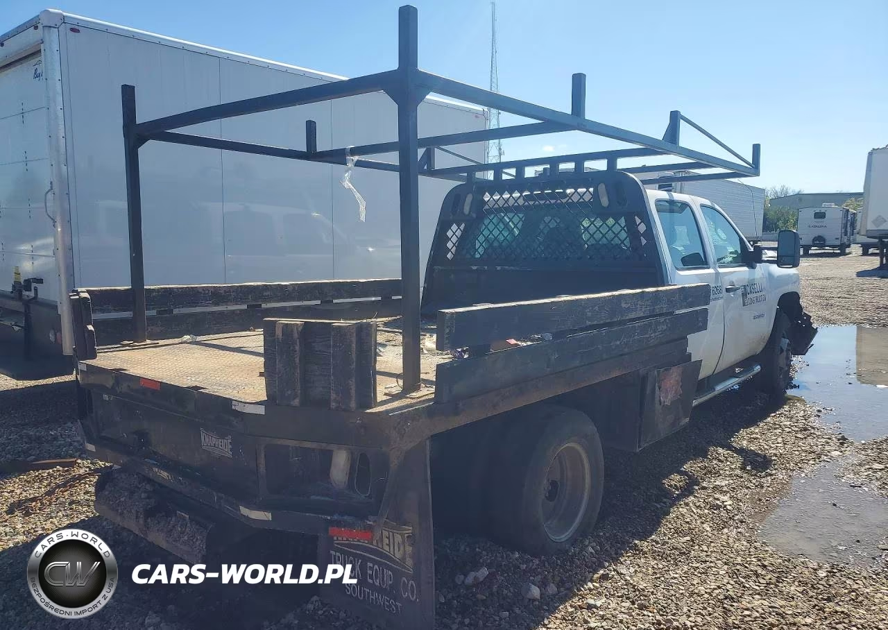2014 Chevrolet Silverado K3500 VIN:1GB4KZC8XEF118423 - 3