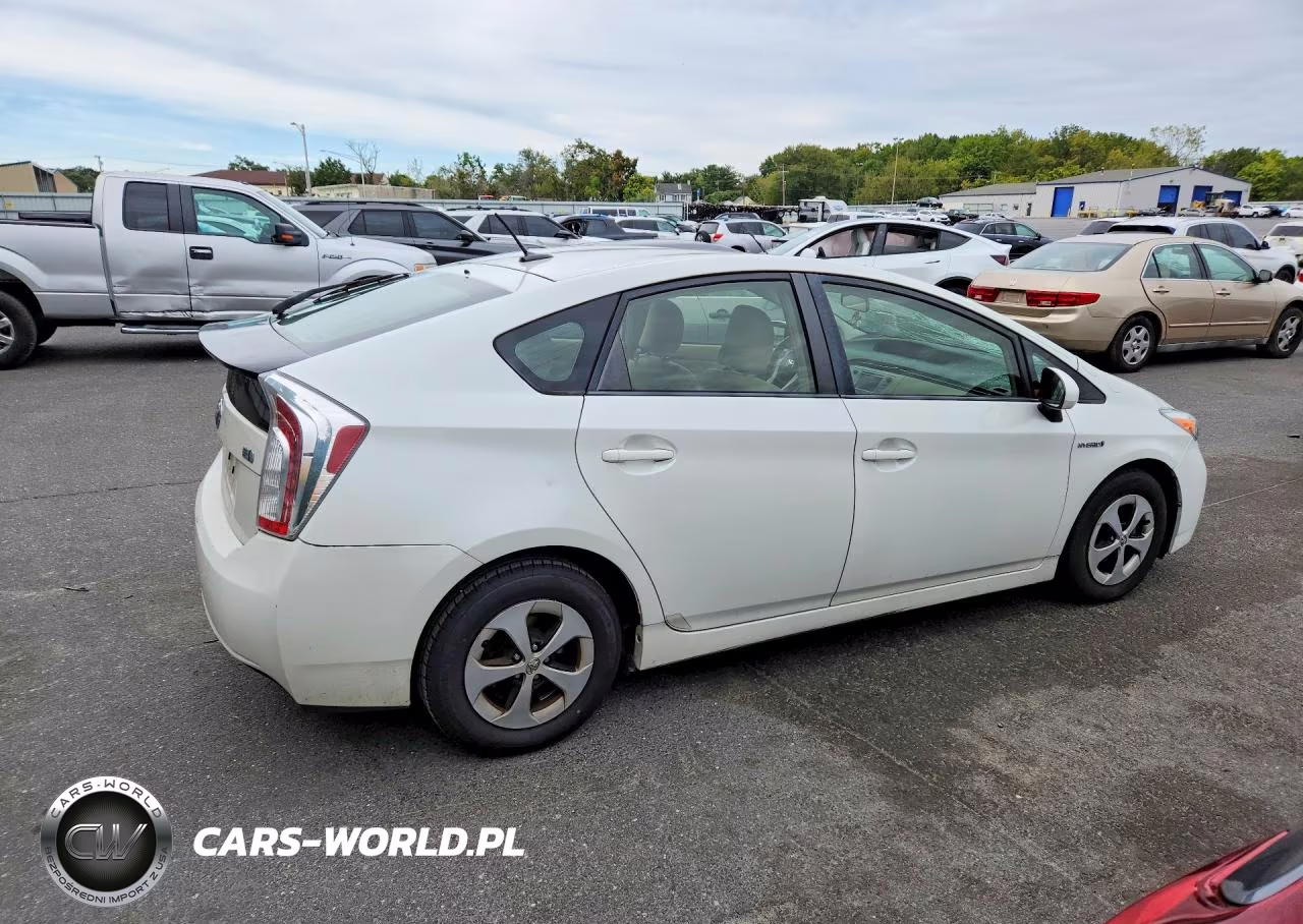 2014 Toyota Prius Three VIN:JTDKN3DU5E1784833 - 3