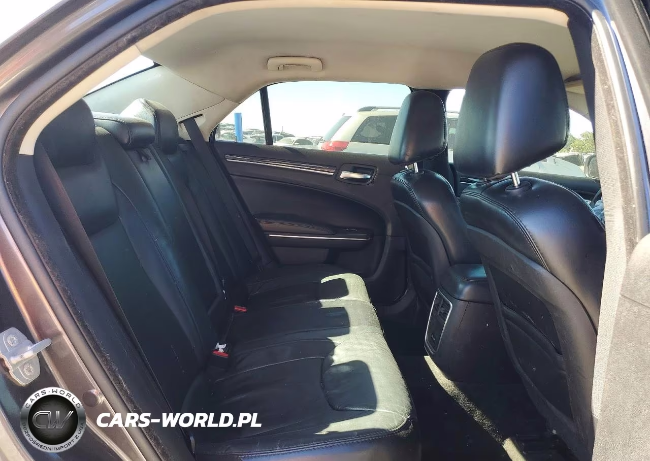 2015 Chrysler 300 Limited VIN:2C3CCAAGXFH930695 - 10
