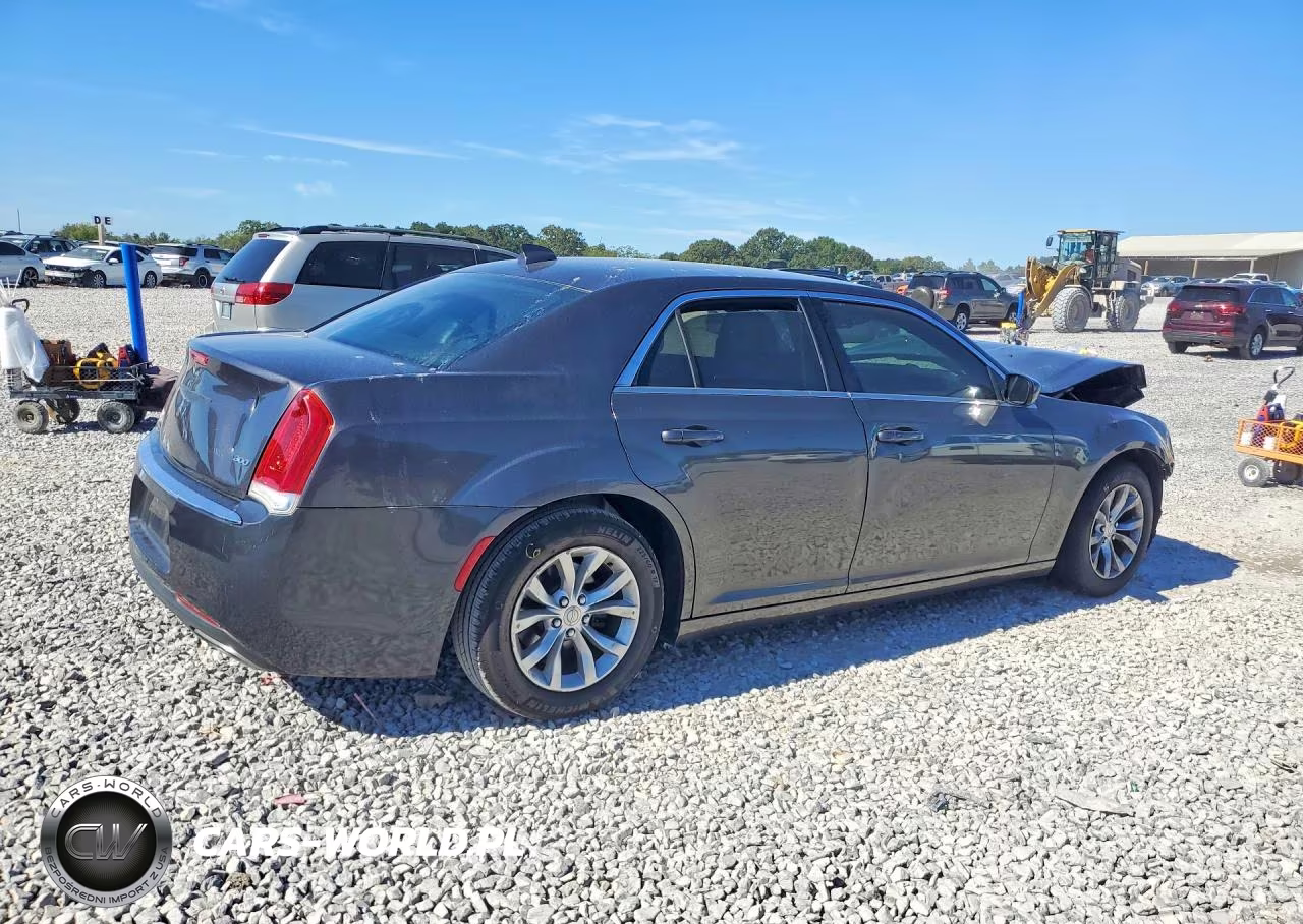 2015 Chrysler 300 Limited VIN:2C3CCAAGXFH930695 - 3
