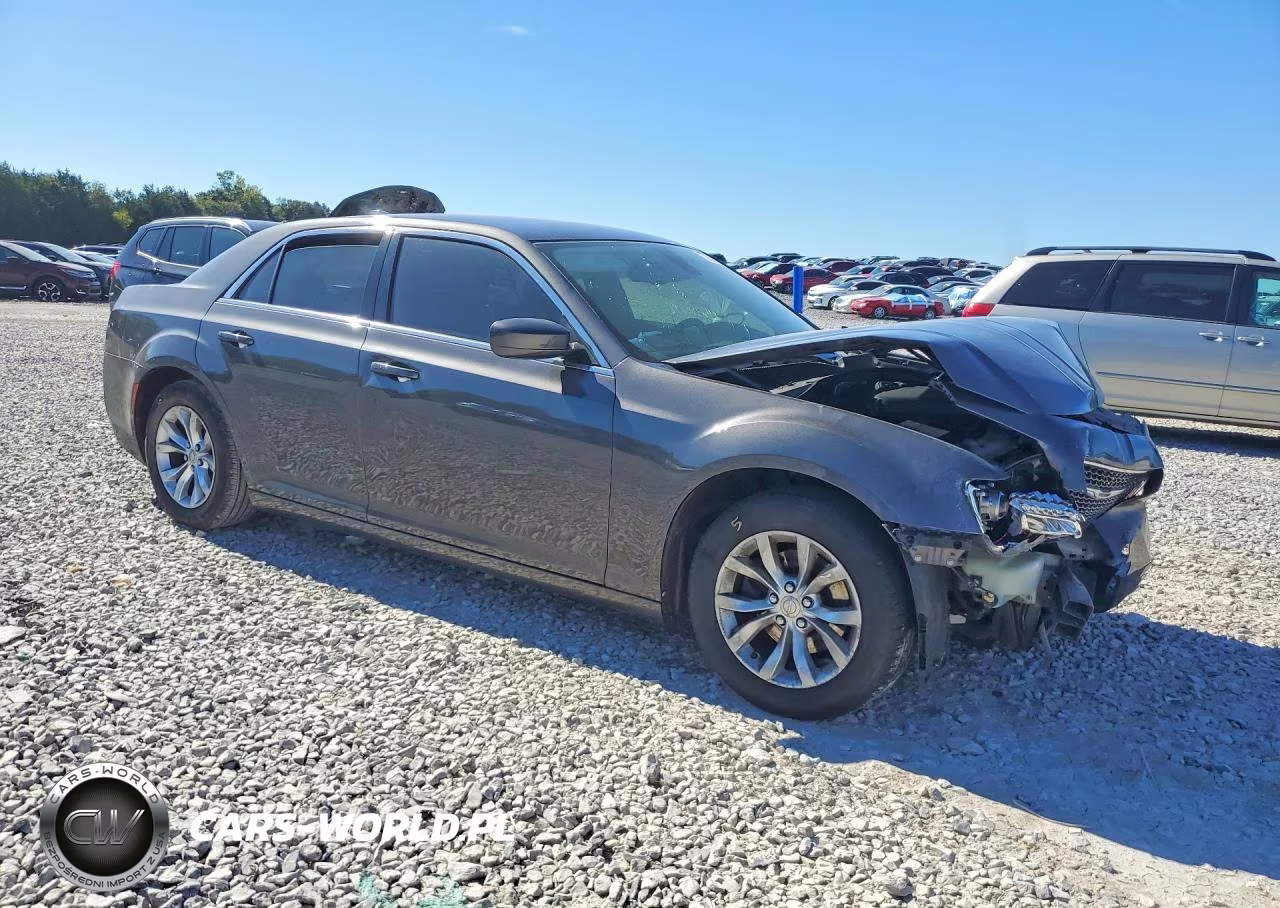 2015 Chrysler 300 Limited VIN:2C3CCAAGXFH930695 - 4