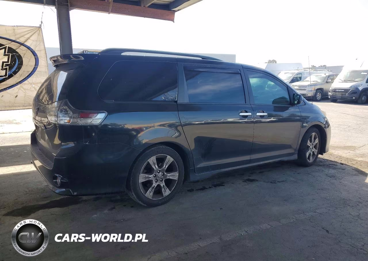 2013 Toyota Sienna Sport VIN:5TDXK3DC0DS313695 - 3
