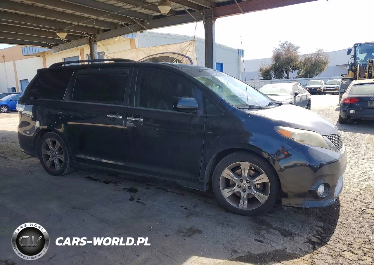 2013 Toyota Sienna Sport VIN:5TDXK3DC0DS313695 - 4