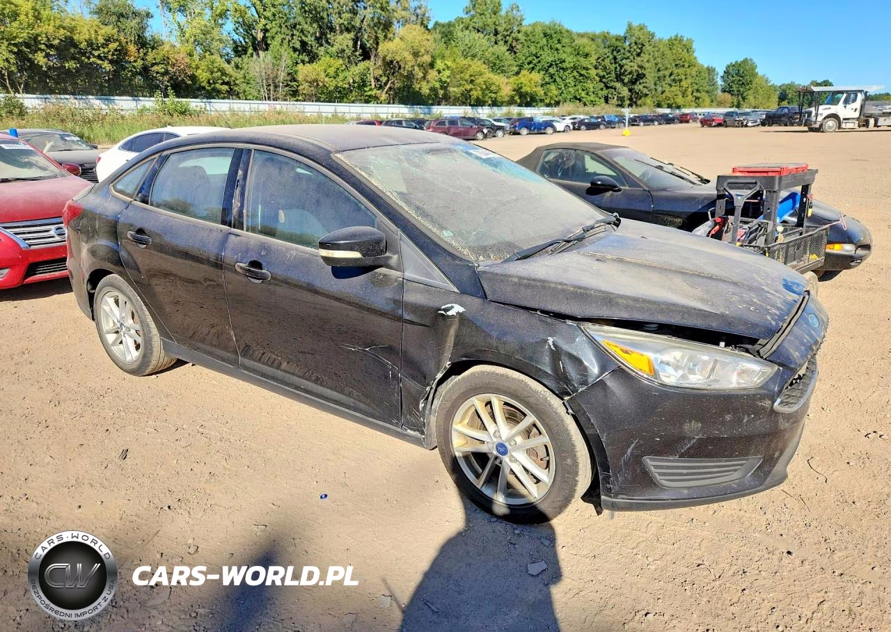 2015 Ford Focus Se VIN:1FADP3F26FL293309 - 4