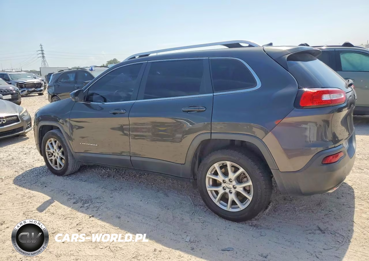 2016 Jeep Cherokee Latitude VIN:1C4PJLCS4GW137721 - 2