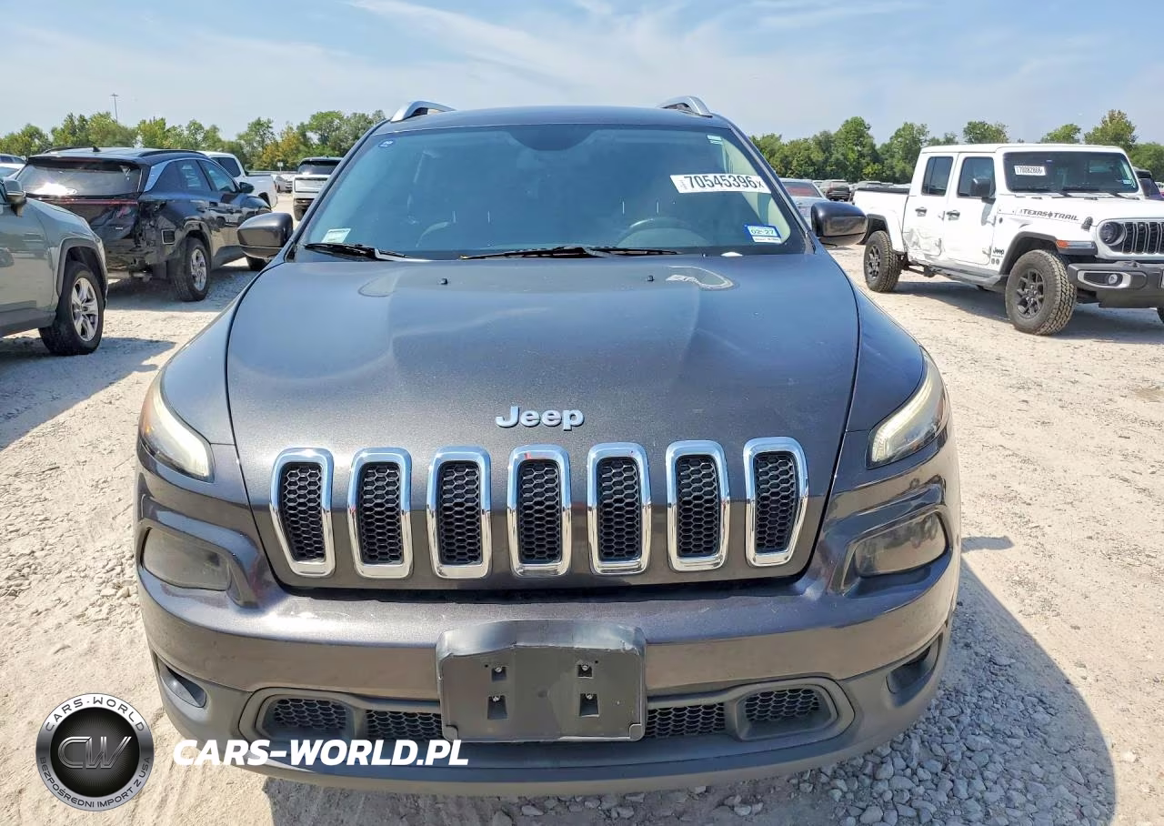 2016 Jeep Cherokee Latitude VIN:1C4PJLCS4GW137721 - 5