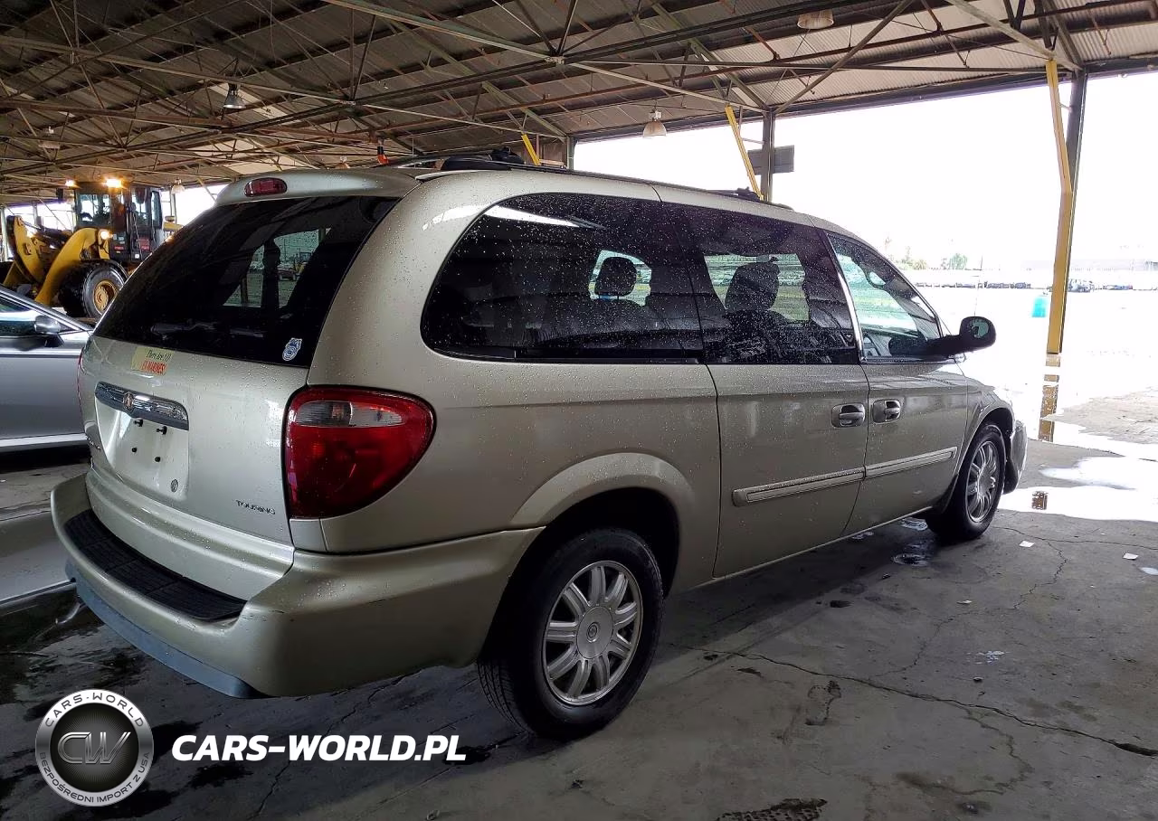 2005 Chrysler Town & Country Touring VIN:2C4GP54LX5R408160 - 3
