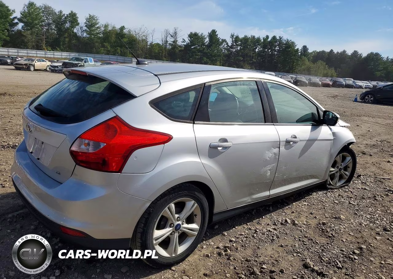 2014 Ford Focus Se VIN:1FADP3K25EL424461 - 3
