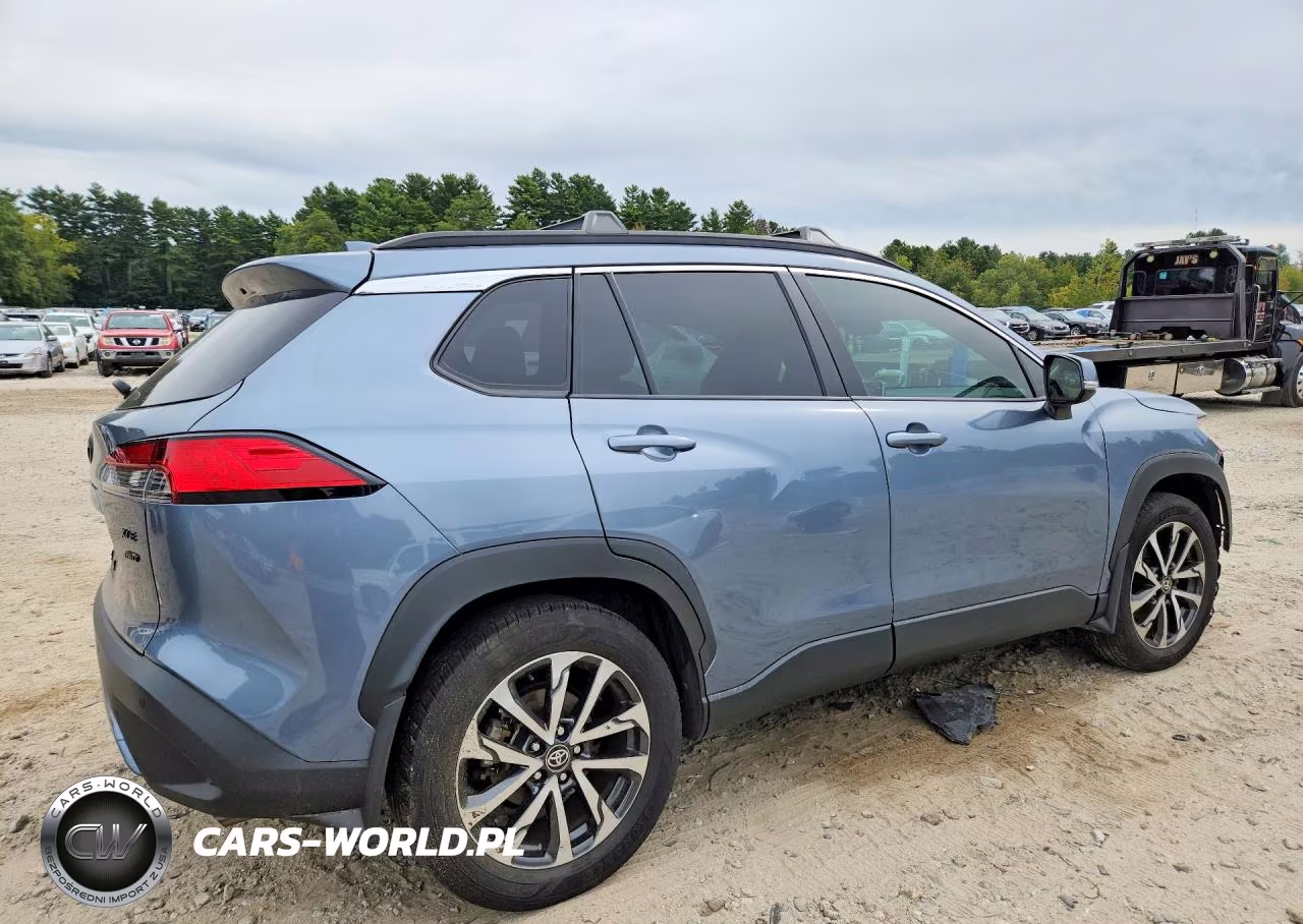 2024 Toyota Corolla Cross Xle VIN:7MUDAABGXRV080809 - 3