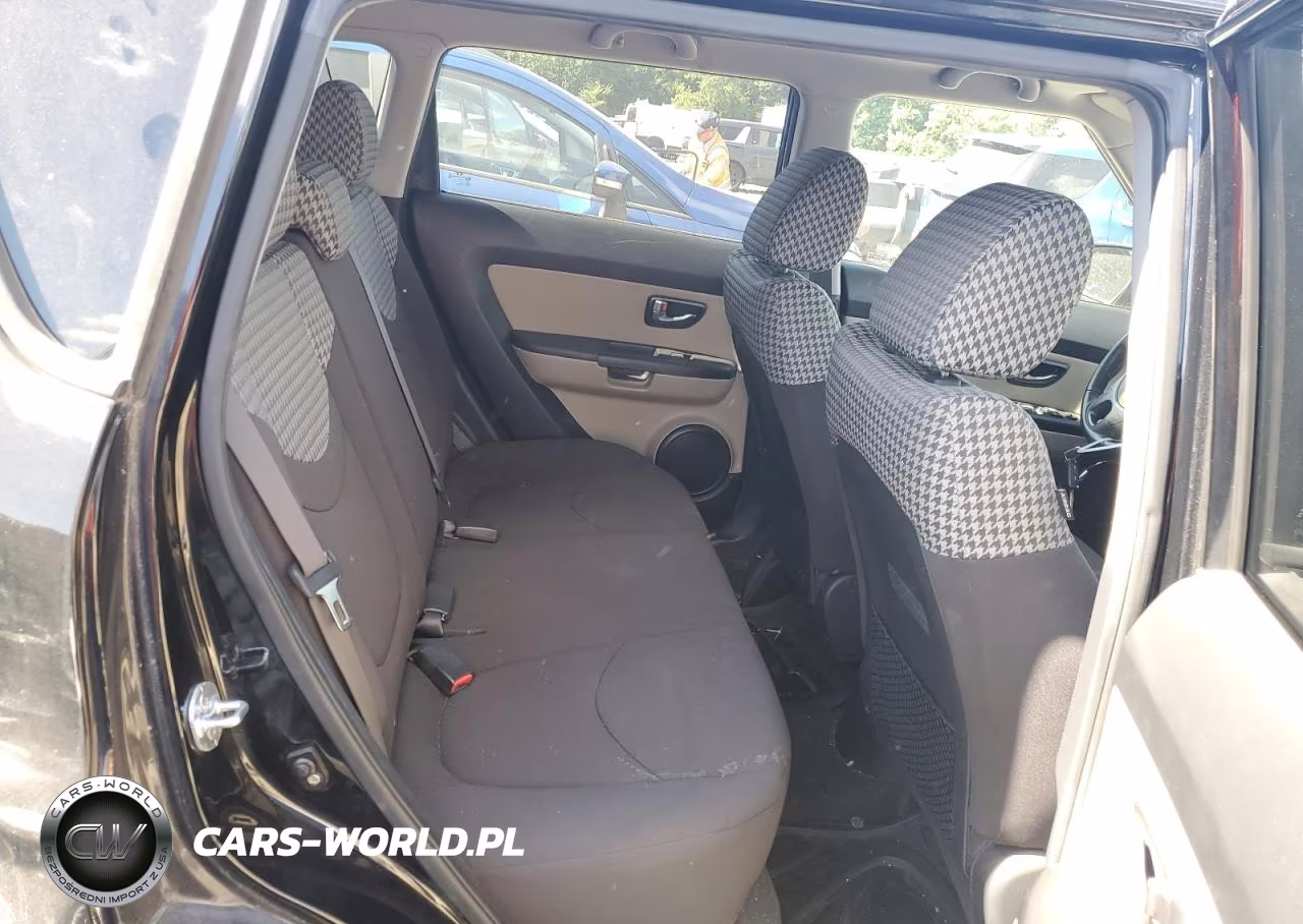 2011 Kia Soul + VIN:KNDJT2A27B7247047 - 10