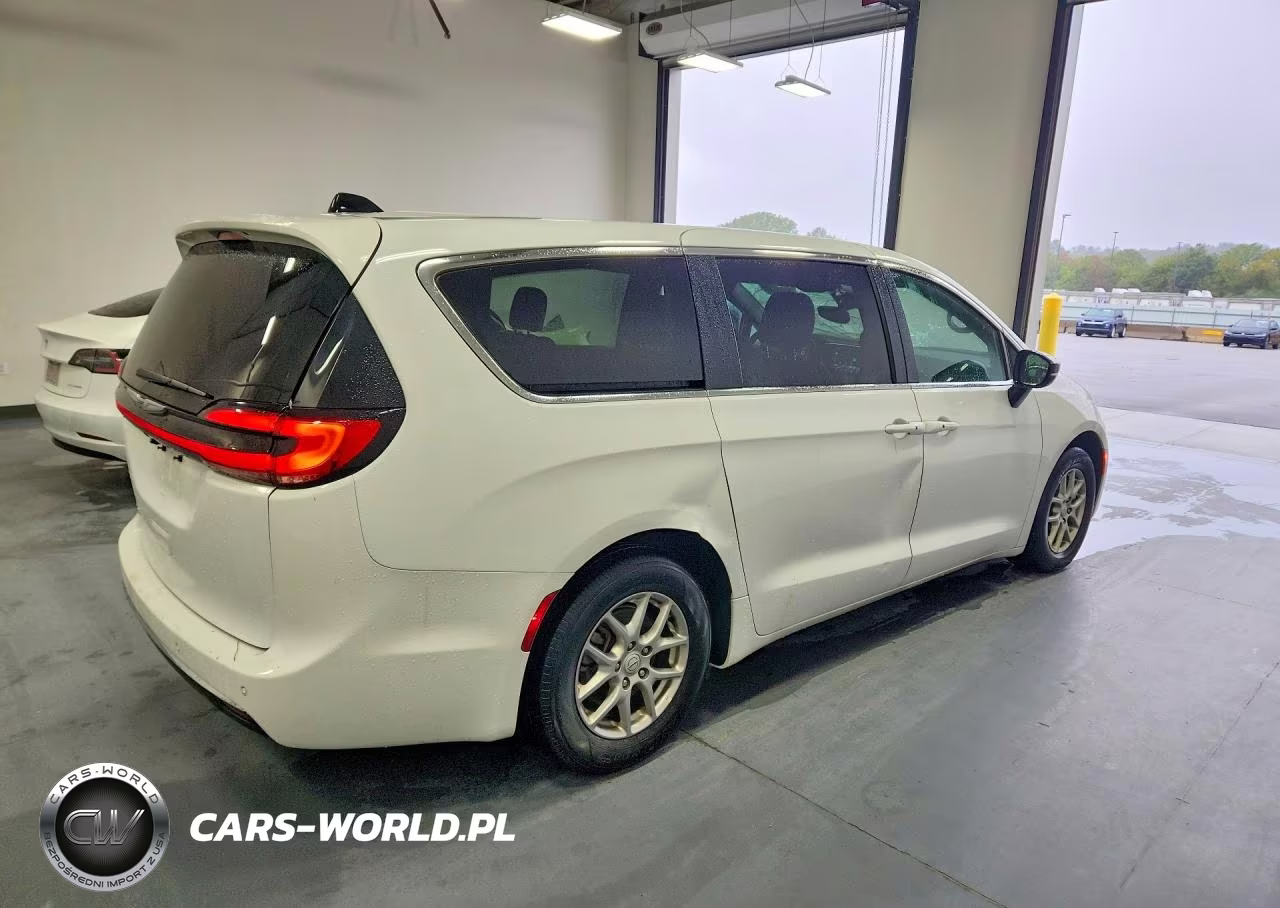 2026 Chrysler Pacifica Select VIN:2C4RC1BG5TR174882 - 3