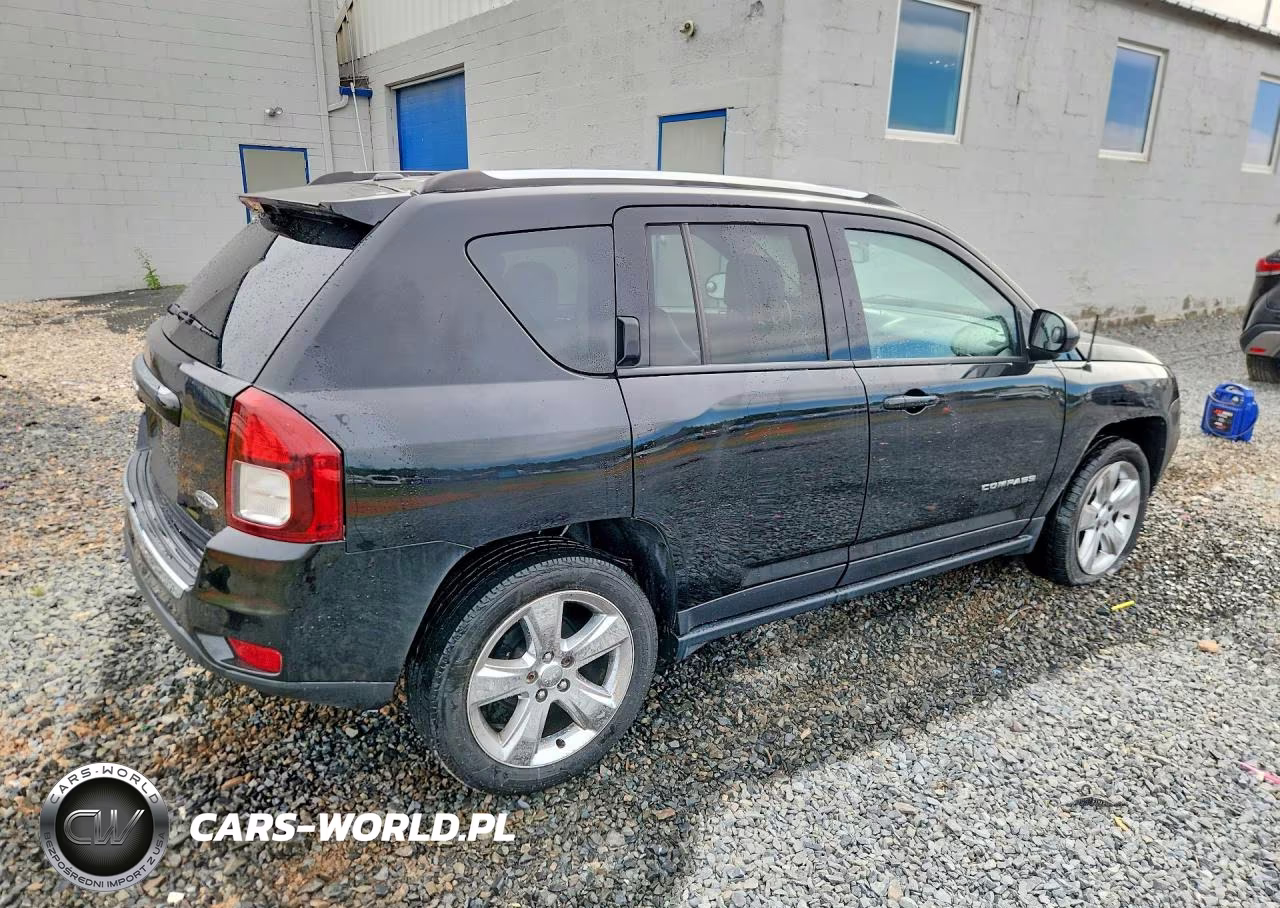 2015 Jeep Compass Latitude VIN:1C4NJDEB0FD370869 - 3