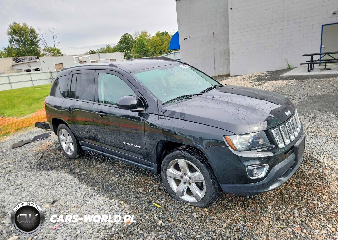 2015 Jeep Compass Latitude VIN:1C4NJDEB0FD370869 - 4