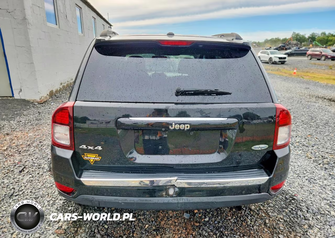 2015 Jeep Compass Latitude VIN:1C4NJDEB0FD370869 - 6