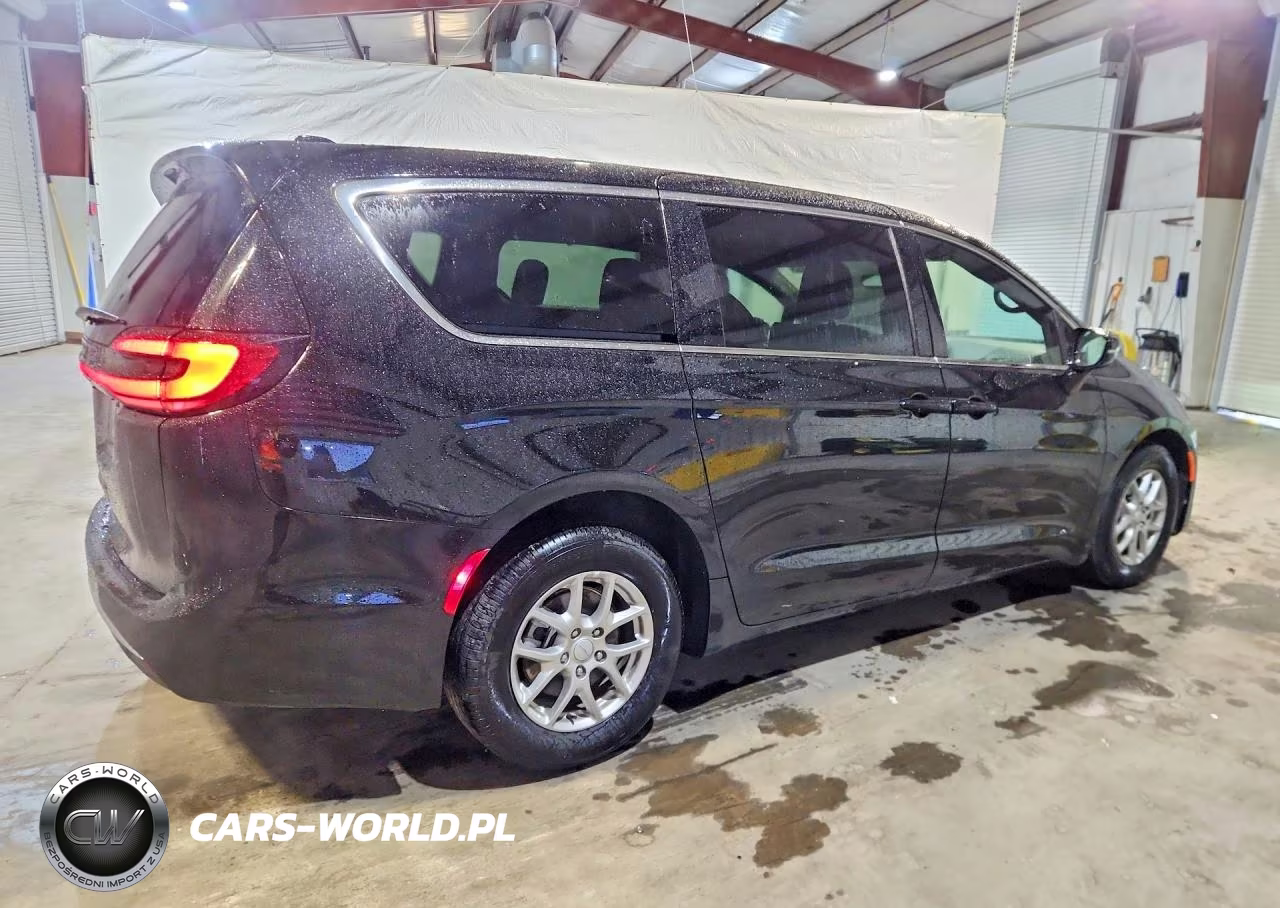 2027 Chrysler Pacifica Select VIN:2C4RC1BG6VR583833 - 3