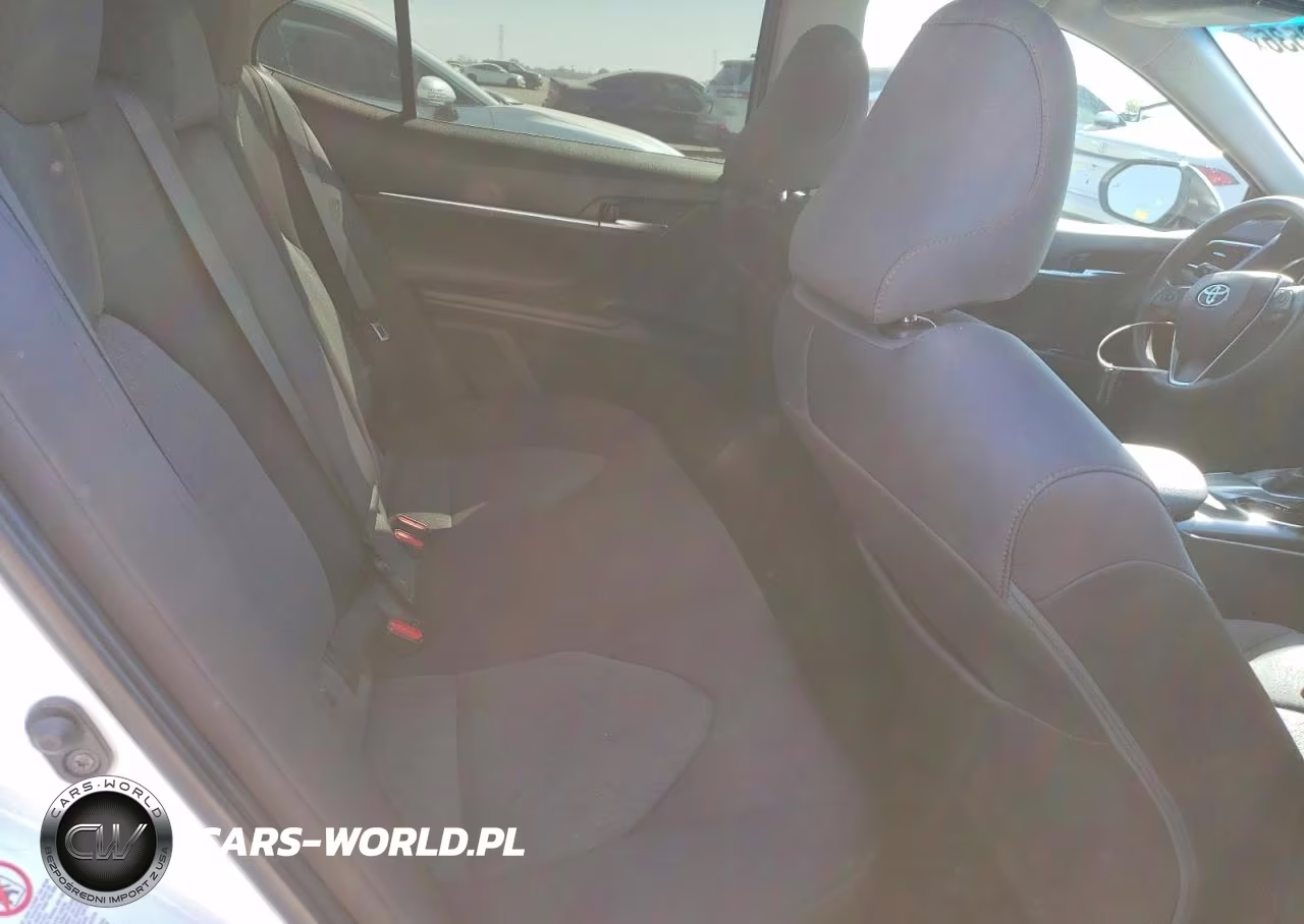 2018 Toyota Camry Le VIN:4T1B11HK2JU501317 - 10