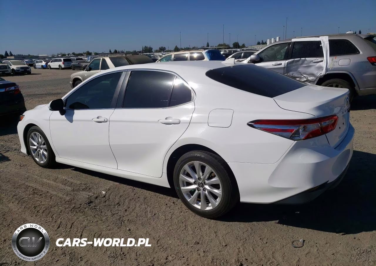 2018 Toyota Camry Le VIN:4T1B11HK2JU501317 - 2