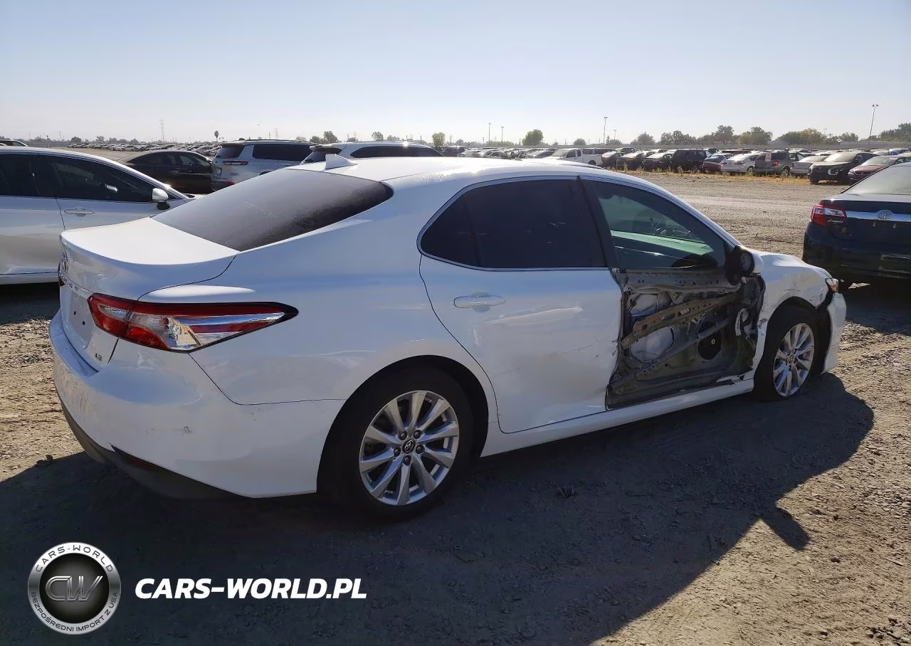 2018 Toyota Camry Le VIN:4T1B11HK2JU501317 - 3