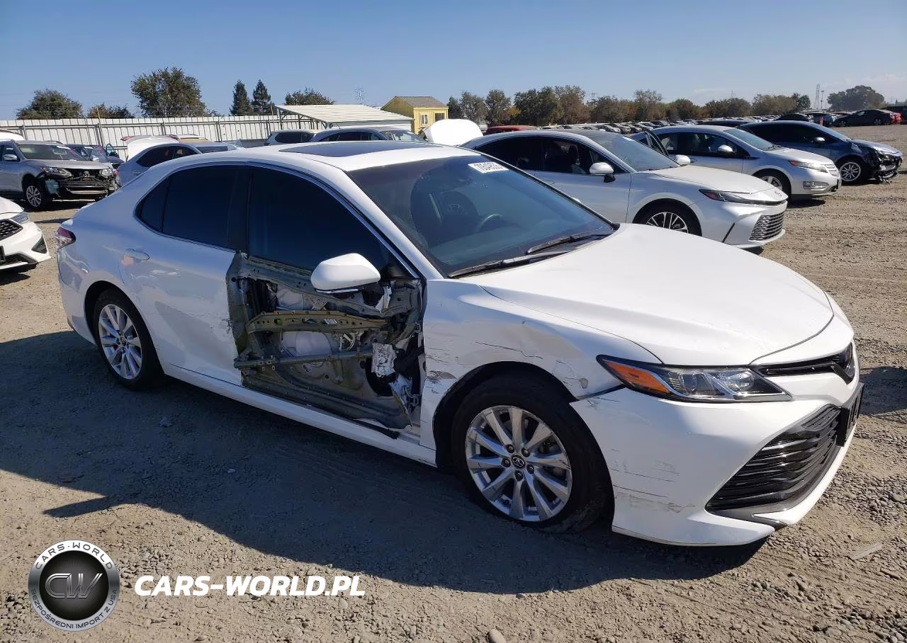 2018 Toyota Camry Le VIN:4T1B11HK2JU501317 - 4