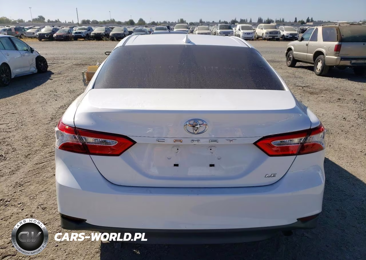 2018 Toyota Camry Le VIN:4T1B11HK2JU501317 - 6