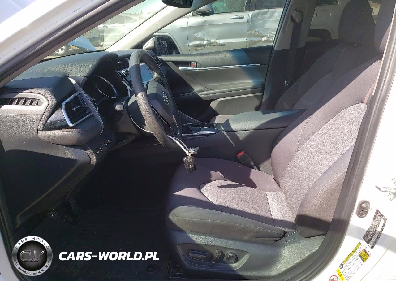 2018 Toyota Camry Le VIN:4T1B11HK2JU501317 - 7