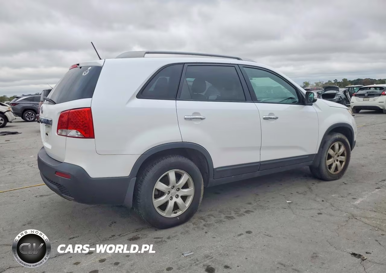 2011 Kia Sorento Lx VIN:5XYKT4A14BG172186 - 3