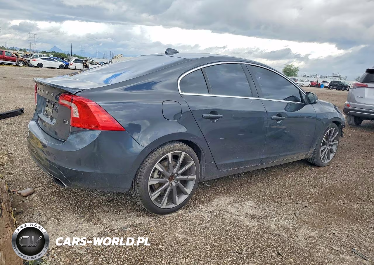 2015 Volvo S60 Platinum VIN:YV126MFM4F1340435 - 3