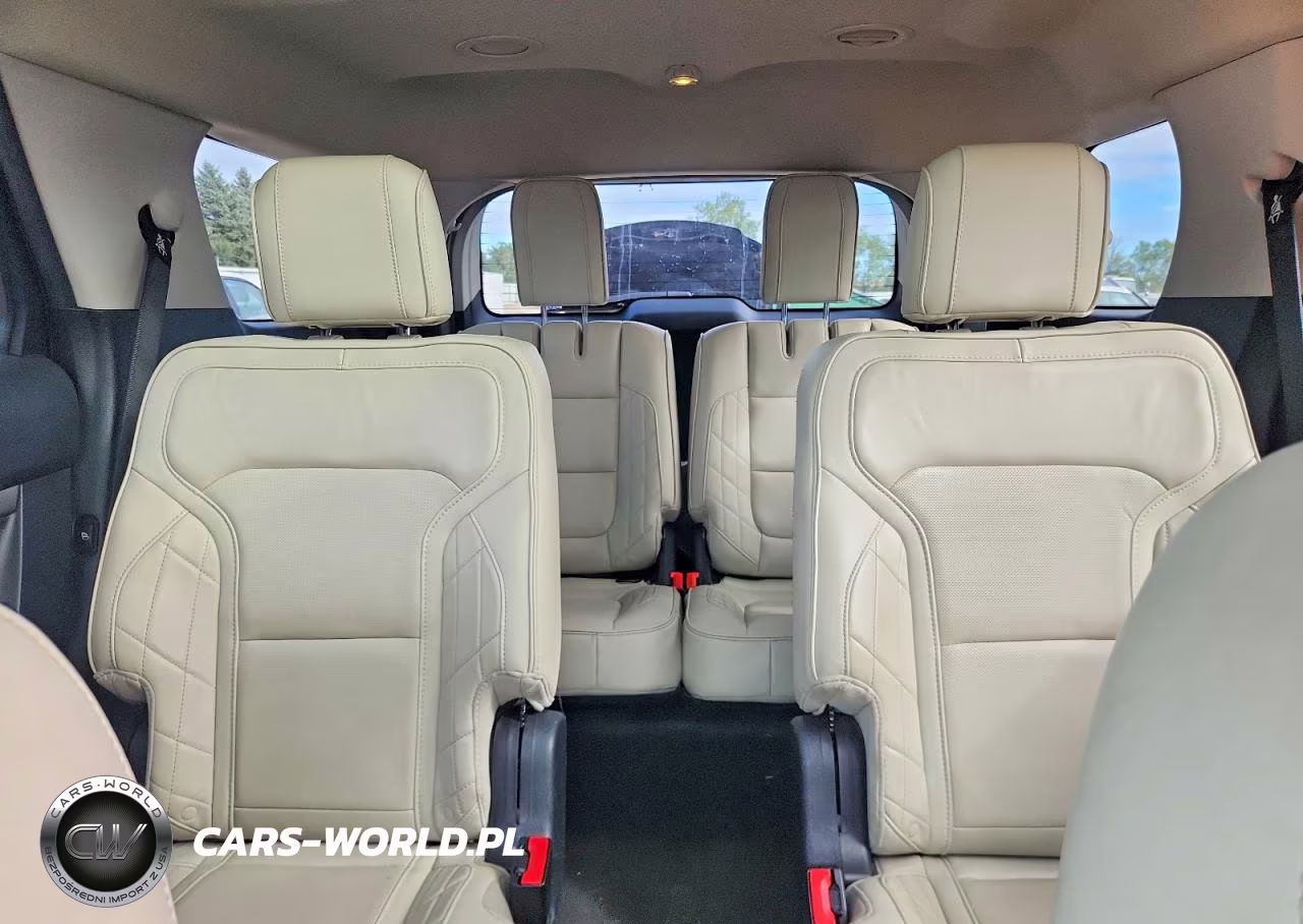2018 Ford Explorer Platinum VIN:1FM5K8HTXJGA79064 - 10