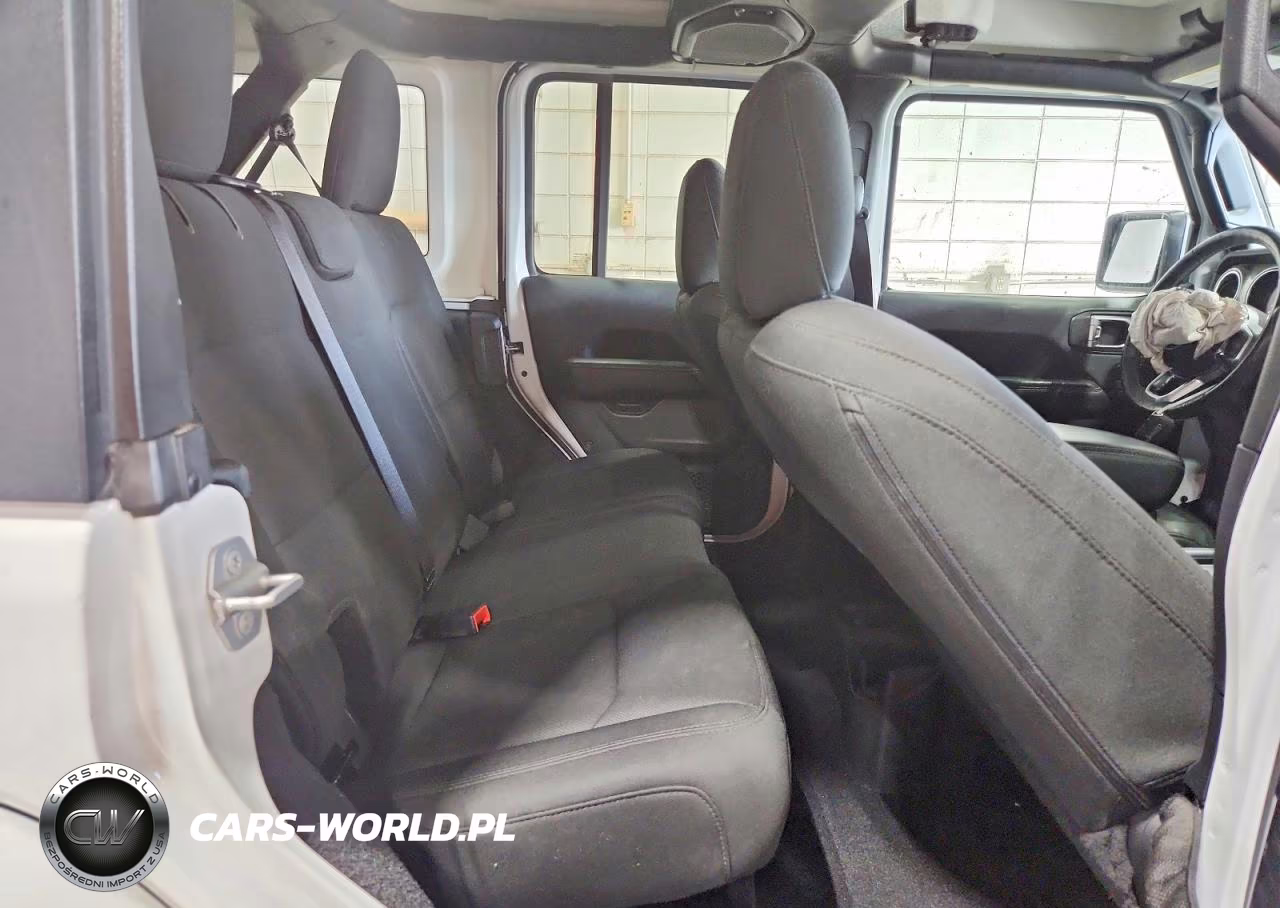 2018 Jeep Wrangler Unlimited Sahara VIN:1C4HJXEGXJW173585 - 11