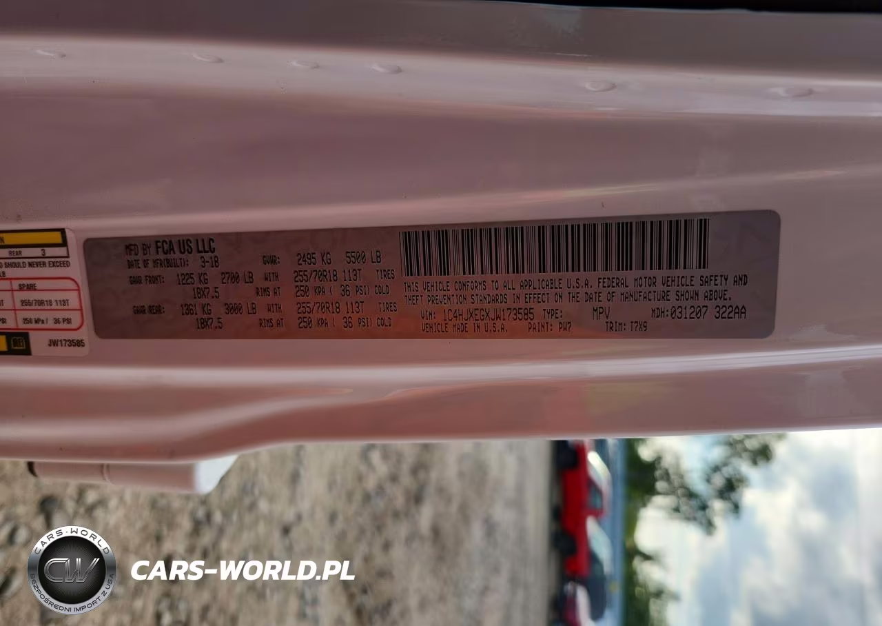 2018 Jeep Wrangler Unlimited Sahara VIN:1C4HJXEGXJW173585 - 13