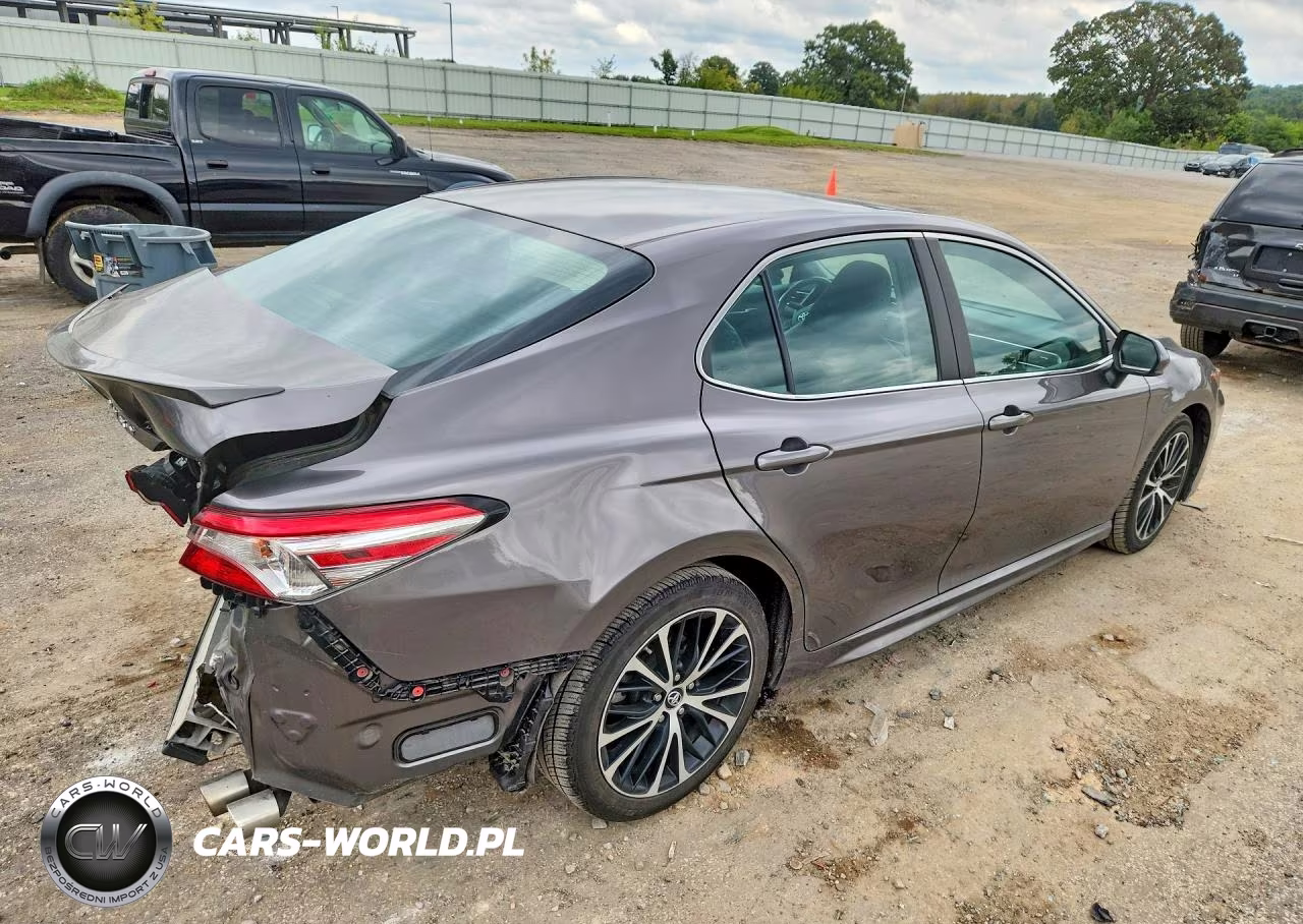 2018 Toyota Camry Se VIN:4T1B11HK0JU017324 - 3