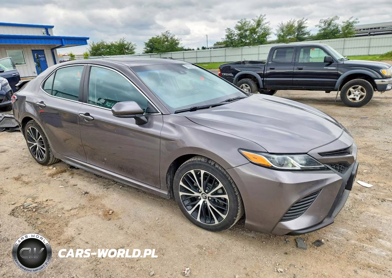 2018 Toyota Camry Se VIN:4T1B11HK0JU017324 - 4