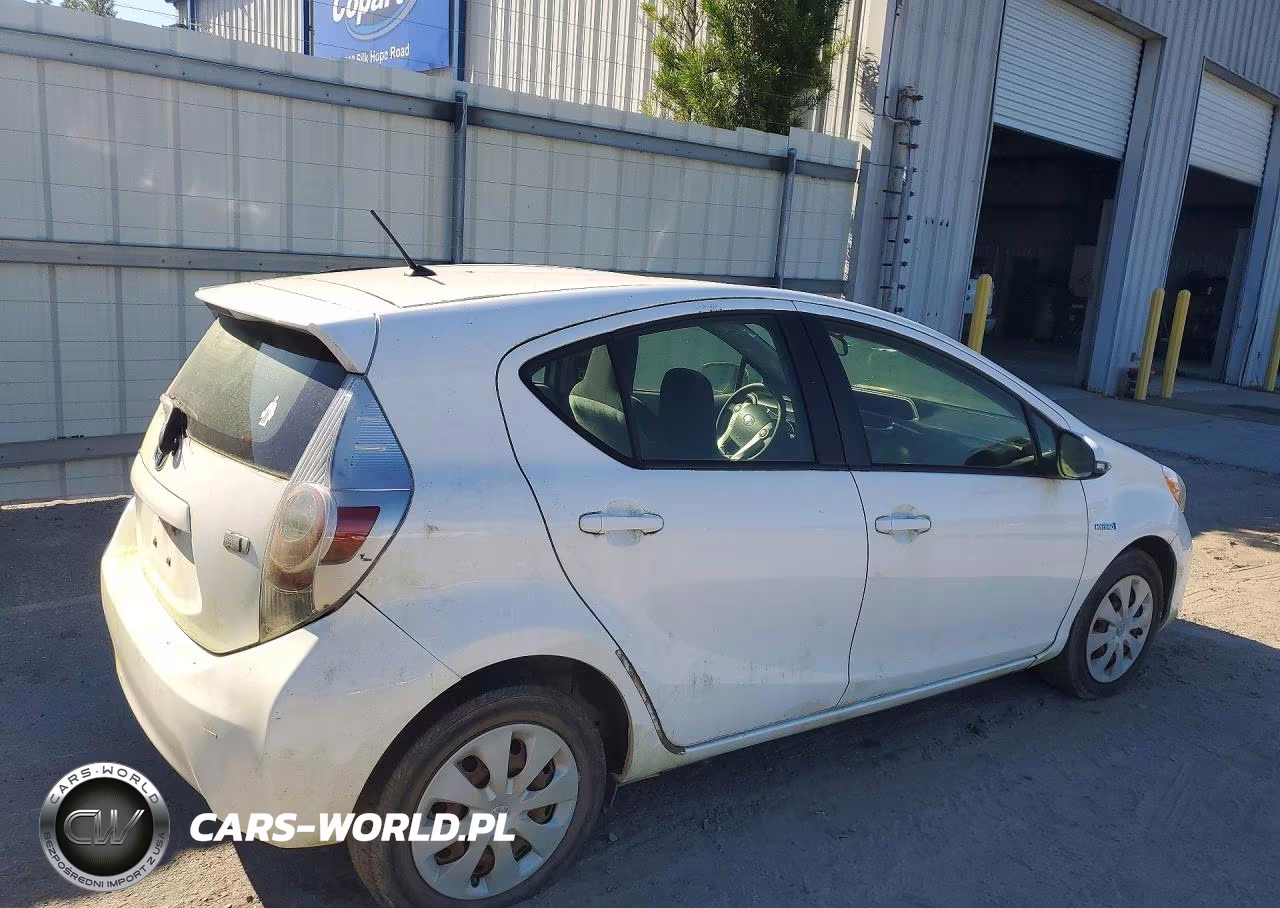 2013 Toyota Prius C One VIN:JTDKDTB31D1540382 - 3
