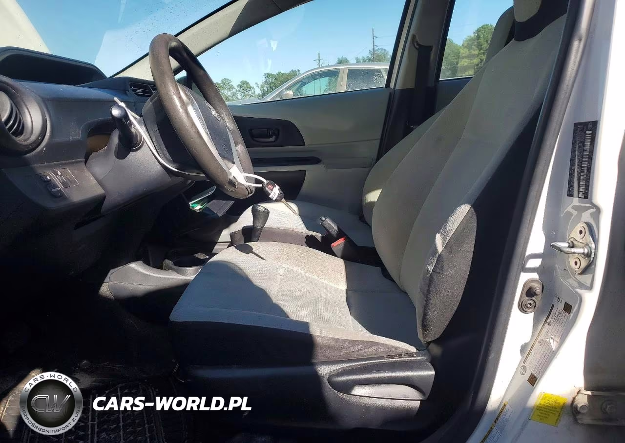 2013 Toyota Prius C One VIN:JTDKDTB31D1540382 - 7