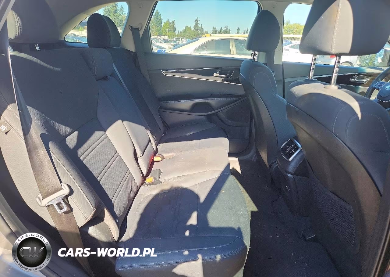 2019 Kia Sorento L VIN:5XYPG4A39KG546318 - 11