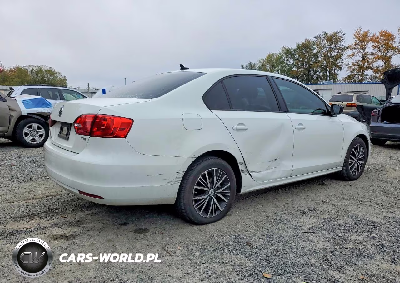 2014 Volkswagen Jetta VIN:3VWLL7AJ7EM330451 - 3