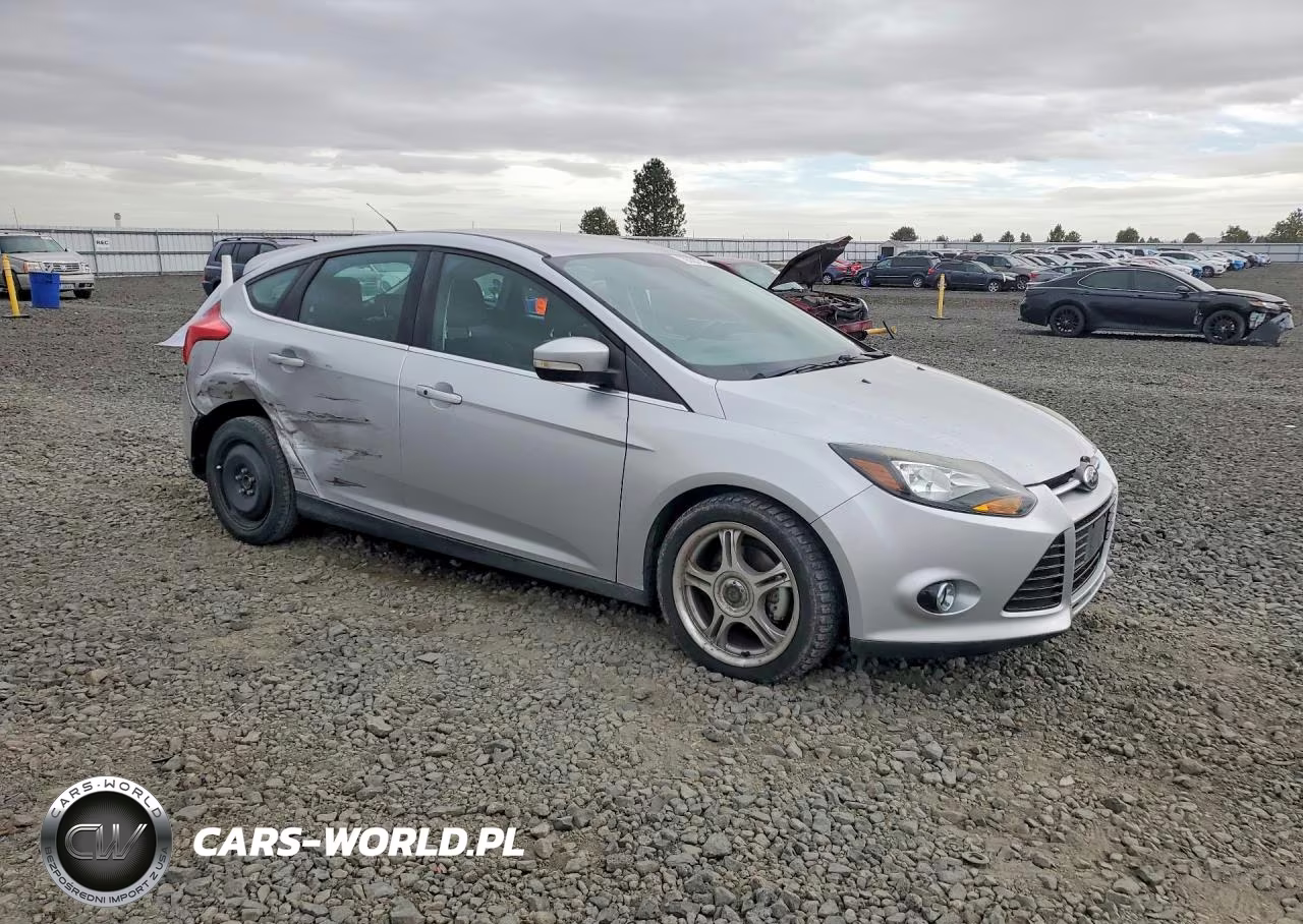 2012 Ford Focus Titanium VIN:1FAHP3N27CL274296 - 4