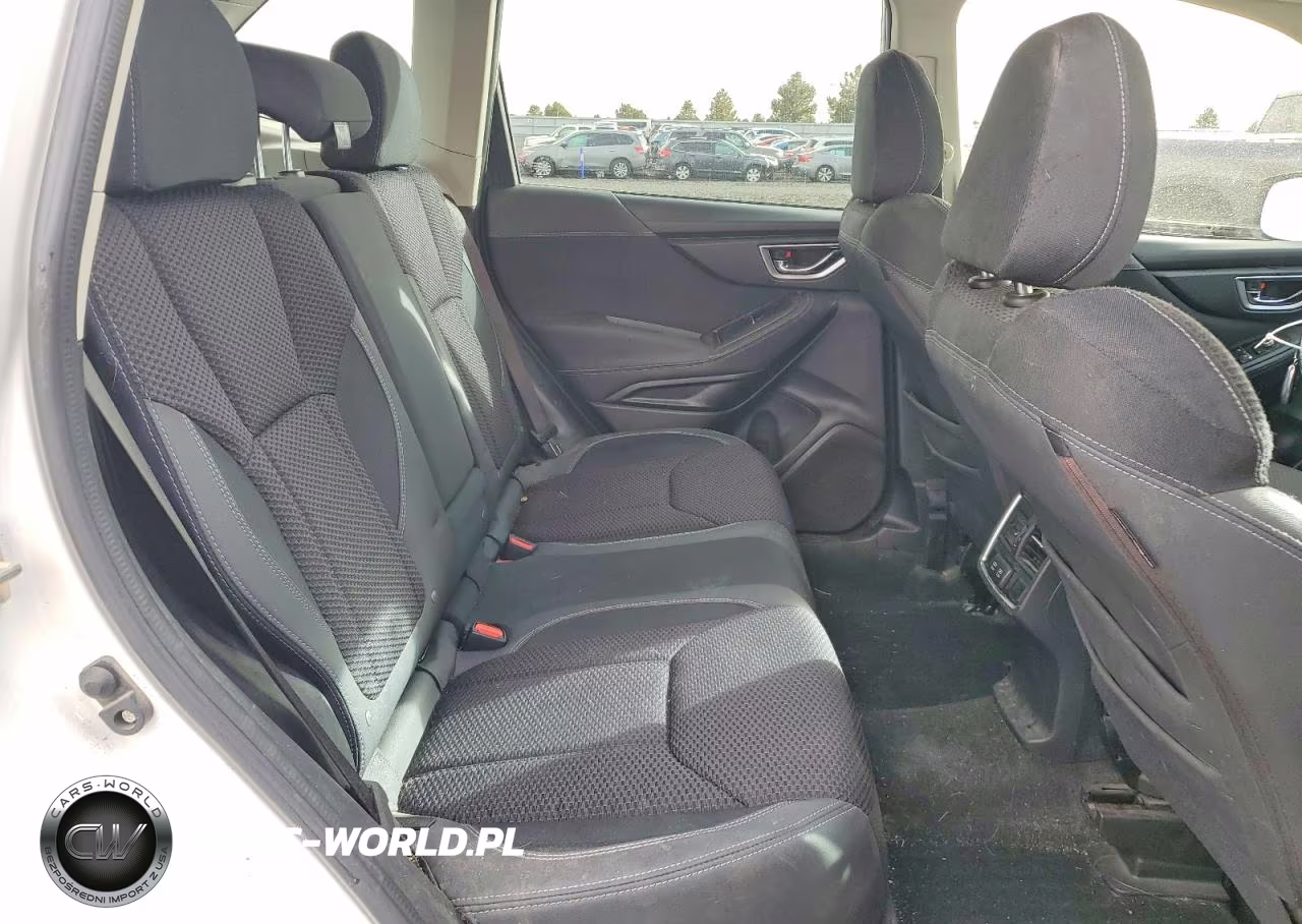 2020 Subaru Forester Premium VIN:JF2SKAJCXLH524832 - 11