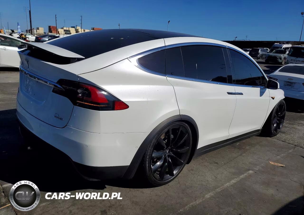 2017 Tesla Model X VIN:5YJXCBE21HF044050 - 3