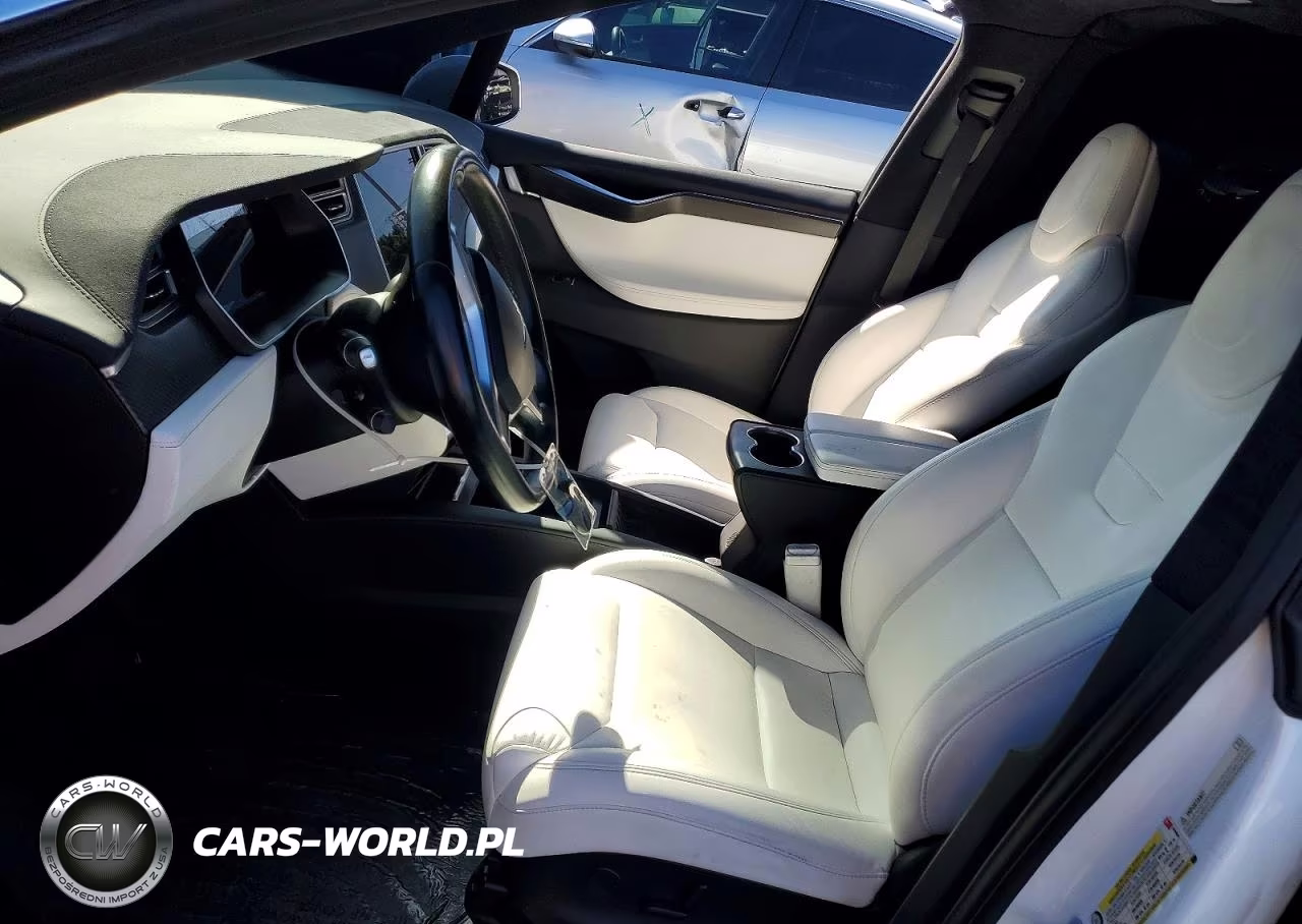 2017 Tesla Model X VIN:5YJXCBE21HF044050 - 7