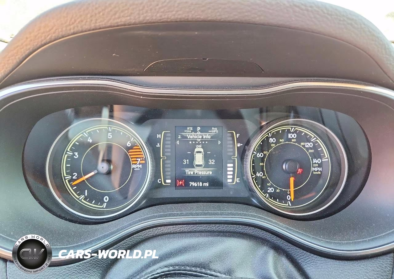 2020 Jeep Cherokee Latitude Plus VIN:1C4PJLLB7LD592617 - 9
