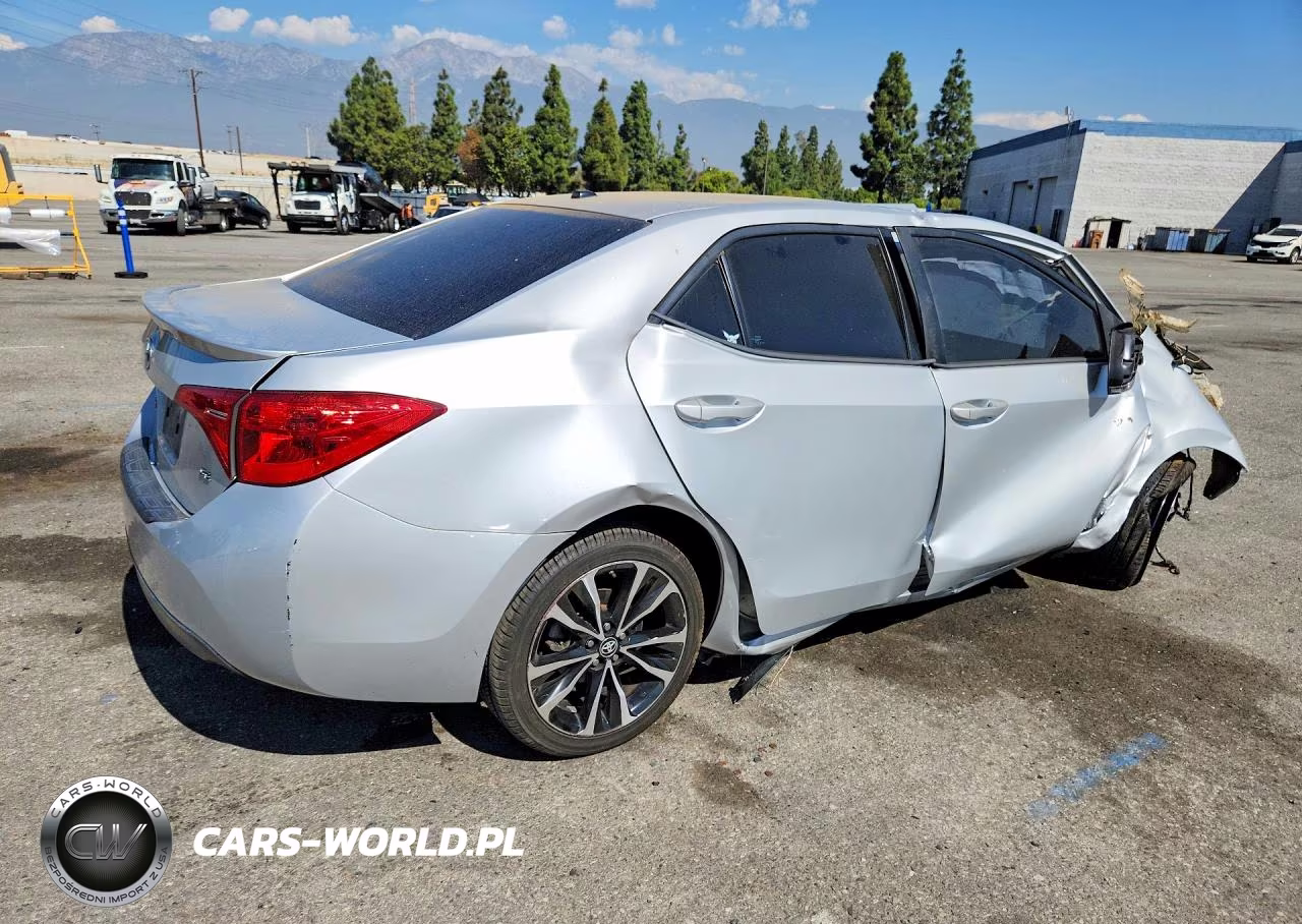 2018 Toyota Corolla Se VIN:5YFBURHE5JP789884 - 3