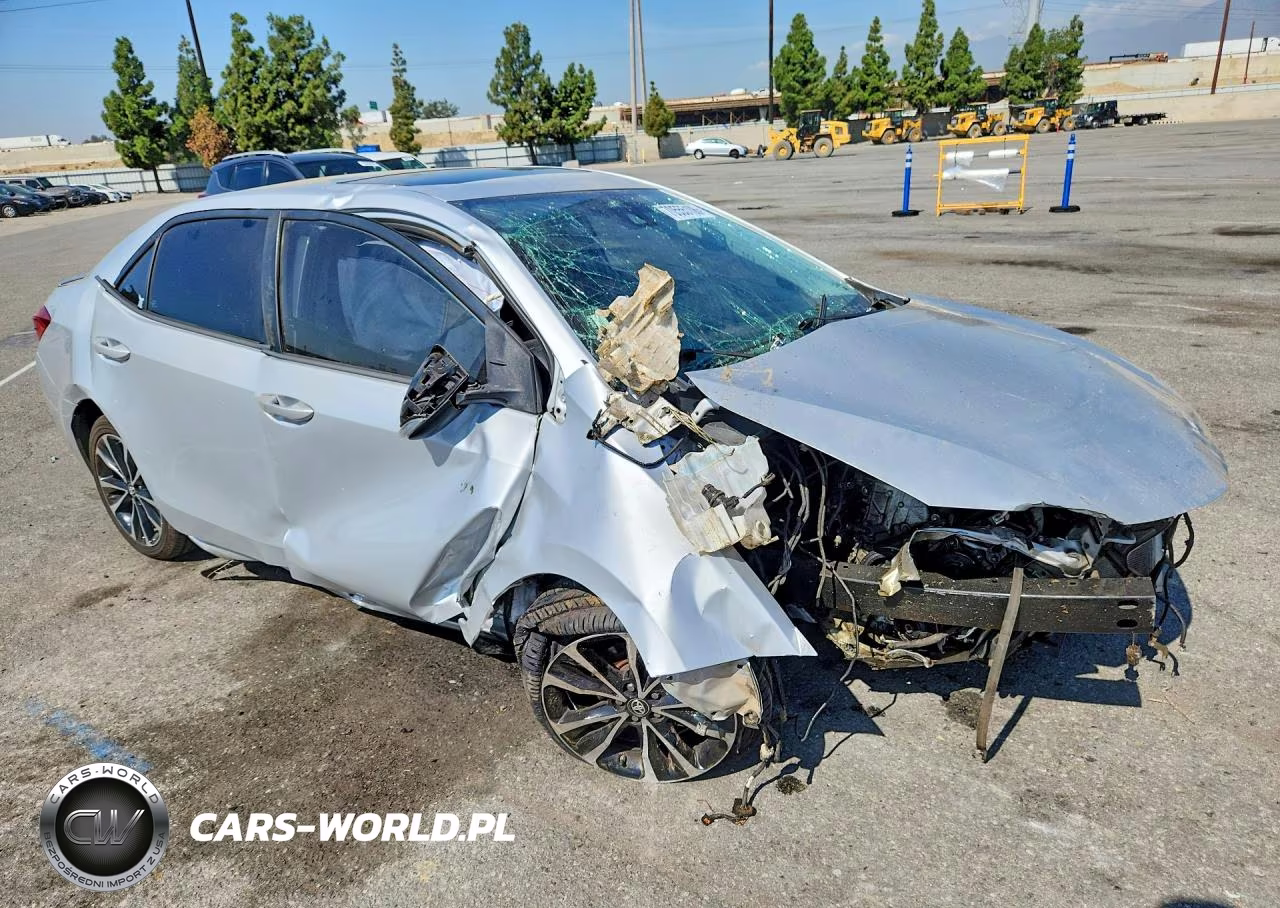 2018 Toyota Corolla Se VIN:5YFBURHE5JP789884 - 4