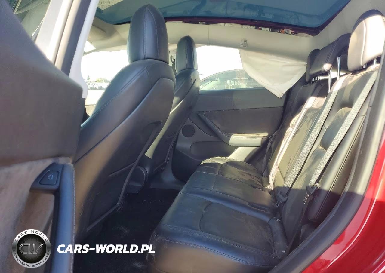 2022 Tesla Model Y VIN:7SAYGDEF6NF352403 - 10