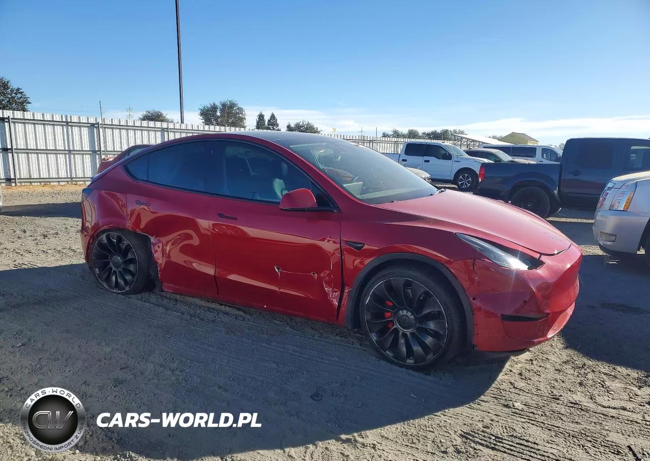 2022 Tesla Model Y VIN:7SAYGDEF6NF352403 - 4