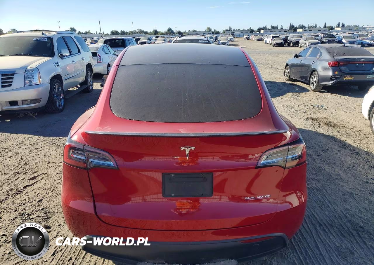 2022 Tesla Model Y VIN:7SAYGDEF6NF352403 - 6