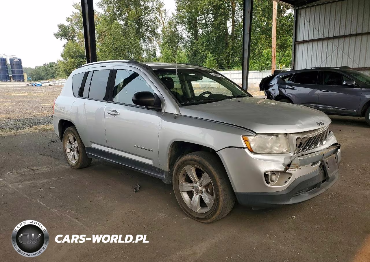 2013 Jeep Compass Latitude VIN:1C4NJDEB1DD192404 - 4